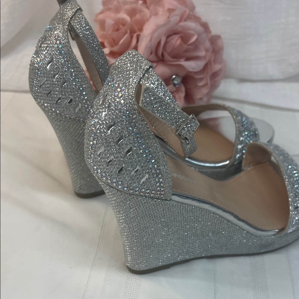 Ladies Forever Silver Sandal platform, sandal, size - Picture 13 of 16